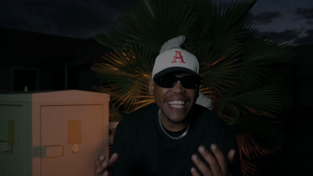 Khadeair - Magumba [Visualizer] (Performance Video)