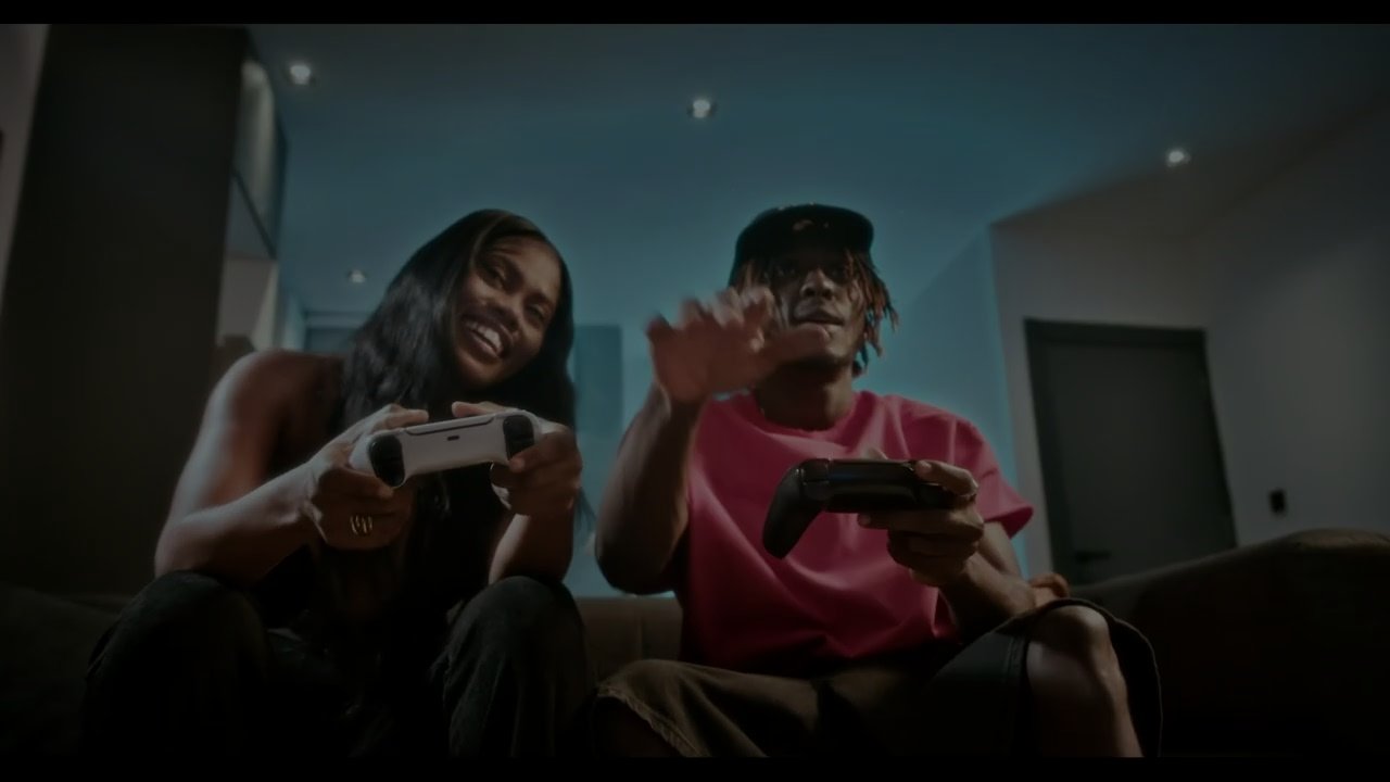 Oseikrom Sikanii - Fine Girl (feat. Kofi Mole)