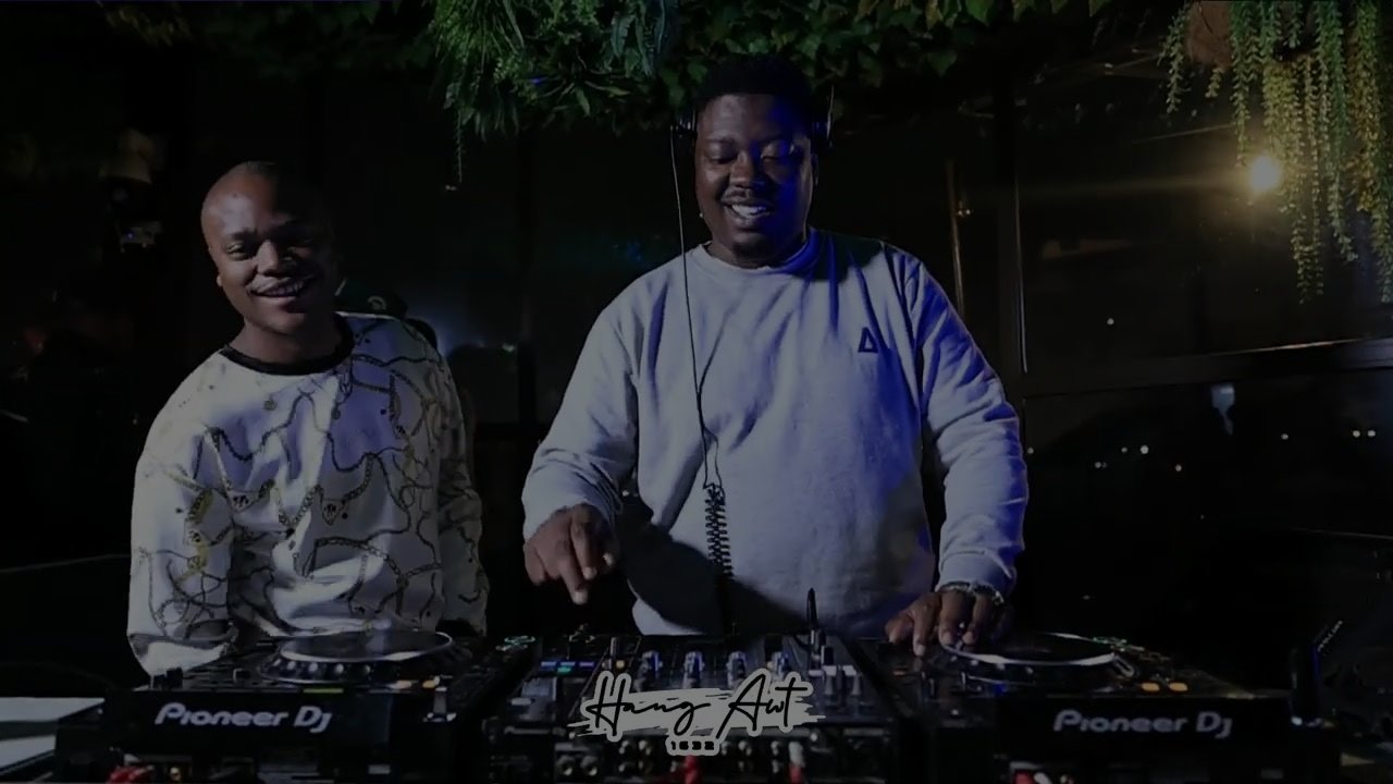 Hectic and Siya at the Hangawt 1632 09 November 2025