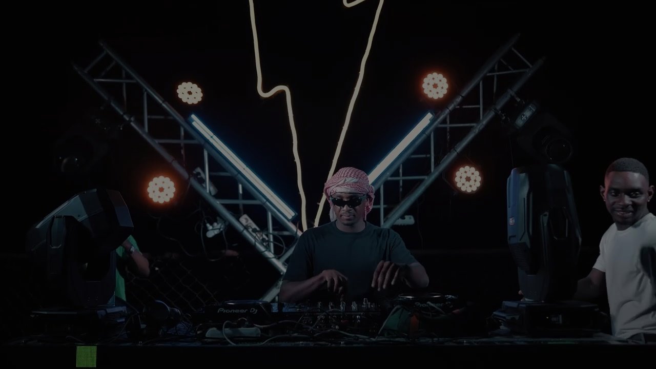 GUZBASS  - CIRCO LOKO DJ SET (Mozambique)