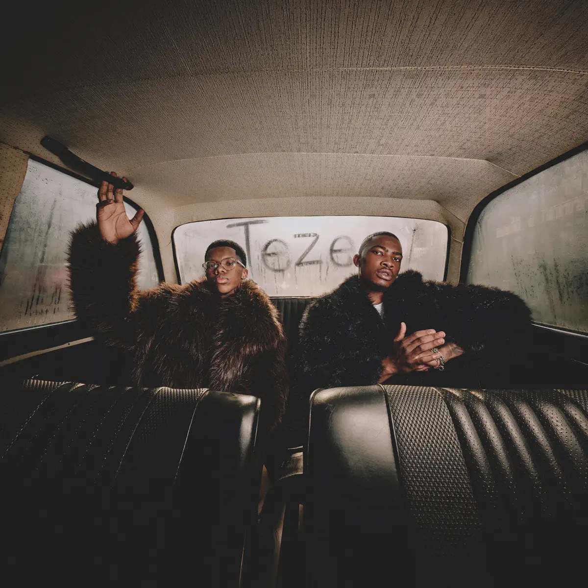 W4DE – TEZE (feat. Royal Musiq)