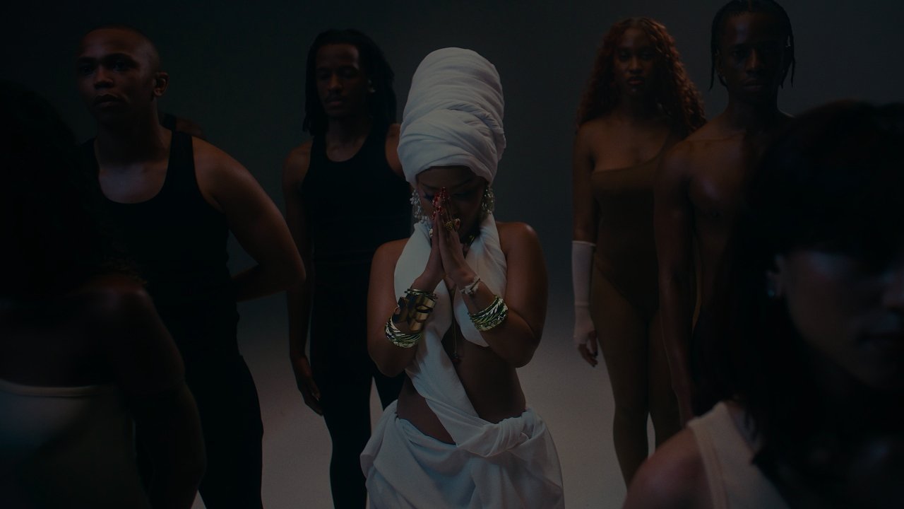 Zee Nxumalo, Dlala Thukzin, Funky QLA & TBO - Guqa (My Prayer)